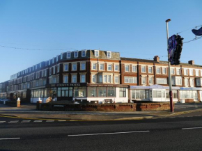 Гостиница The Colwyn Hotel - near Pleasure Beach  Блэкпул